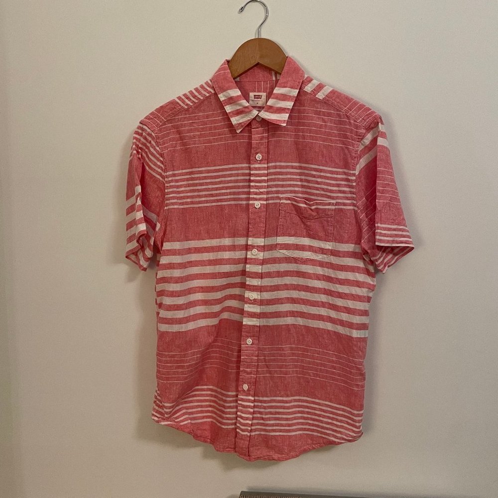 Levi's shortsleeve linen shirt, size medium.